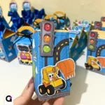 Kit 5 Caixa Léo Caminhão com 5 modelos variados (alta, canudo, maleta, milk, pirâmide) para festas infantis temáticas, pronto para corte Silhouette e impressão.