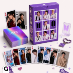 Baralho BTS para imprimir com caixa roxa, fotos dos integrantes RM, Jin, Suga, J-Hope, Jimin, V, Jungkook e cartas holográficas em PDF.