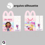 Caixa Mc Lanche Feliz A Casa Mágica da Gabby em tons pastéis azul e rosa com ilustrações da personagem Gabby e Pandy Gato