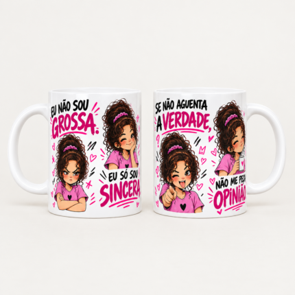 Arte digital para caneca Caneca Opinião Sincera com personagem feminina em 4 poses de humor: brava, piscando, mostrando a língua e satisfeita, com as frases 'Eu não sou grossa. Eu só sou sincera. Se não aguenta a verdade, não me peça opinião.', editável no Canva.