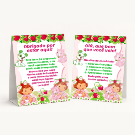 Plaquinha Centro de Mesa Moranguinho Baby com displays de boas-vindas 'Olá, que bom que você veio!' e agradecimento 'Obrigado por estar aqui!', decorados com Moranguinho Baby, seus bichinhos de estimação, morangos e flores para festas infantis.